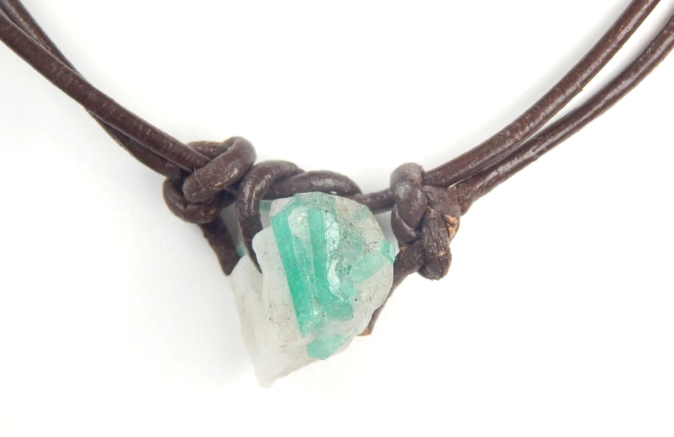 Esmeralda Colombiana Berilo Mineral Crudo con Cristales Cuero de Vaca Mina Muzo Foto 1 de 4