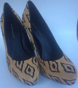 BCBGENERATION Women's Camel Black Platform Pumps Suede 7.5 B - Picture 1 of 8