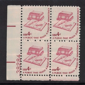 Scott 1585 - Goma Brillante - Bloque de Placa MNH - 4c Libros y Anteojos, Serie Americana - Imagen 1 de 1