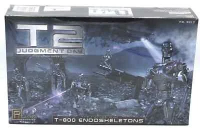 Pegasus T2 Terminator T800 Endoskeletons Diorama Figure Set 1:32 Scale Model Kit - Image 1 of 2
