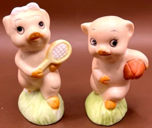 Piglets Small Bisque Tennis/Football set of 2 made in Taiwan Vitg 1970’s - Picture 1 of 7