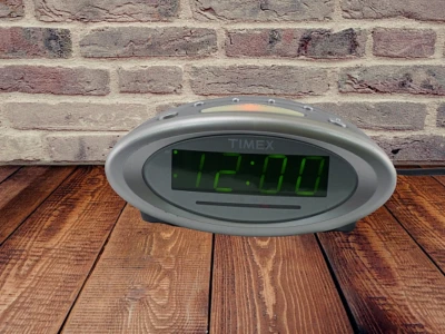 Timex  Sounds Clock Radio AM/FM T233G - Image 1 of 4