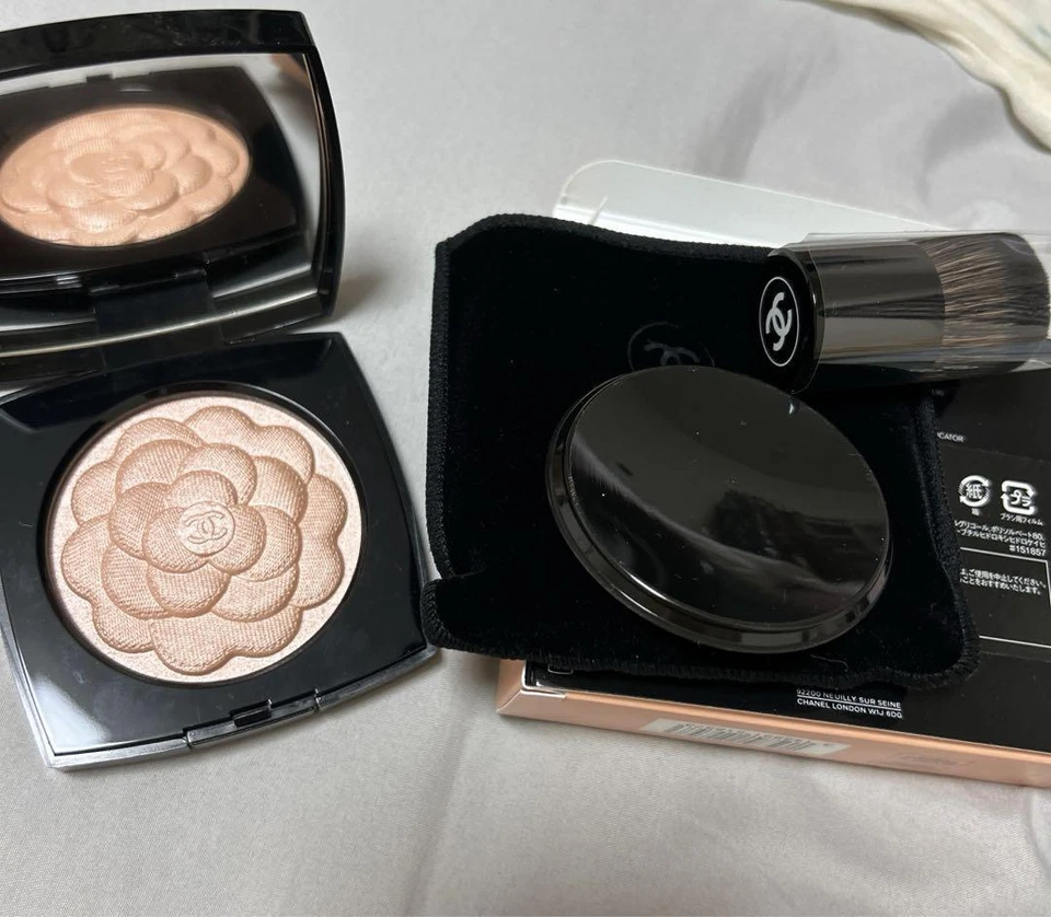Chanel Reve De Camelia Illuminating Powder 10g / 0.35oz 2022 Limited Edition NEW - Image 1 of 4