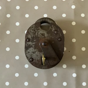 Chubb Large Heavy Duty Close Shackle  Cruiser Padlock + 1 Chubb Key 10x 7.5 Cm - Picture 1 of 8