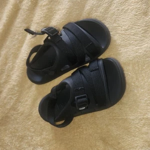 Chaco Sport Black sandals Kids junior SIZE US 1 Outdoors Hiking Vacation - Picture 1 of 6