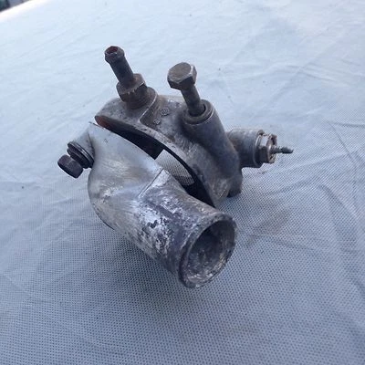 Datsun 510 68-73 恒温器外壳顶部和底部带温度传感器。 — 第 1/4 张图片