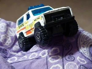 ATTRACTIVE & TOUGH 1983 CHEVY BLAZER 4X4 METRO EMS, KEEPS US SAFE! 1:64 MATCHBOX - Picture 1 of 12