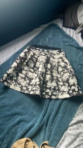 Falda Completa Soprano Nordstrom M Floral Negra Blanca Peso Pesado NUEVA Etiqueta - Imagen 1 de 7