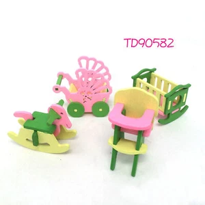 Juego de 4 muebles de madera para casa de muñecas regalos familiares en miniatura juguetes de Navidad para niños - Imagen 1 de 15