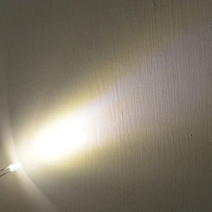 30 Stück 3 mm warmweiße LEDs + Gratis Widerstände Beleuchtungssets - Bild 1 von 1