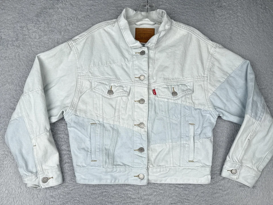 Chaqueta de mezclilla Levis Premium para mujer pequeña blanca azul retazos camionero recortada Foto 1 de 4