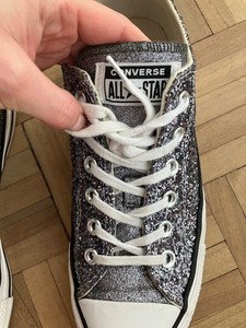 lo glitter converse
