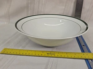 Cuenco de verduras redondo Brasserie verde Williams-Sonoma 10 5/8" - Imagen 1 de 2