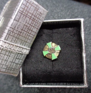 Vtg Miniature STERLING SILVER Tie Tack Lapel Pin GREEN Enamel CROSS & CROWN 7/16 - Picture 1 of 5