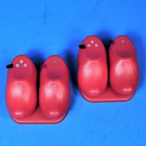 2 Sets KLM Airlines ROTER HOLLÄNDISCHER SCHUH SALZ & PFEFFERSTREUER (UNBENUTZT) - Bild 1 von 3
