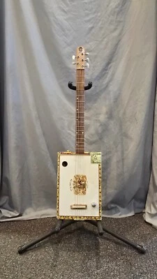 Guitarra Hardtime Cigar Box de 5 cuerdas Foto 1 de 4