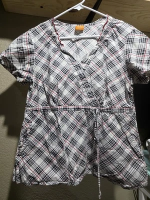 Nrg By Barco Black Gray Plaid Scrub Top Women's Size Medium Short Sleeve  - Image 1 of 4