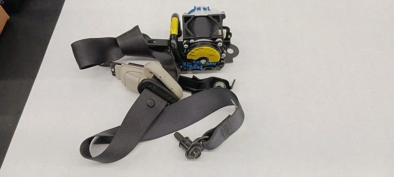 Conjunto retractor cinturón seguridad conductor delantero Subaru Impreza 2013-2014 2,0 L negro Foto 1 de 1