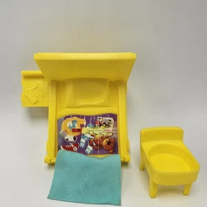 Fisher Price Little People Big Helper Hogar Cama Mesita de Noche Silla Amarilla 2017 - Imagen 1 de 5