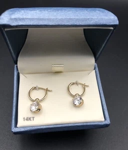 Pendientes de aro JCM 14k de oro amarillo con dijes colgantes redondos de circonita cúbica 1,16 gramos - Imagen 1 de 5