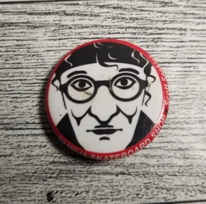 Familia Skate Skateboard Shop Scott Seekin Pin-Back Button RARE 1.25" - Bild 1 von 5