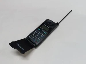 POUR PIÈCES / EN L'ÉTAT / TÉLÉPHONE PORTABLE VINTAGE MOTOROLA MICROTAC / 650 E NOIR (À L'UNITÉ) - Photo 1 sur 10