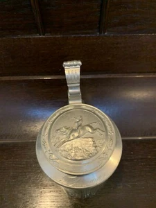 Glaskrug mit Zinndeckel – Pferd und Reiter – mit Namensgravur - Bild 1 von 4
