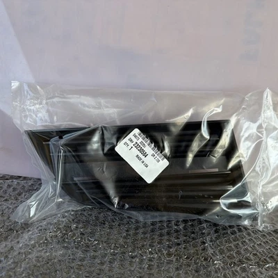 Cadillac ATS 2015-2017 lado del pasajero antiniebla bisel moldeado nuevo OEM 23230584 Foto 1 de 3