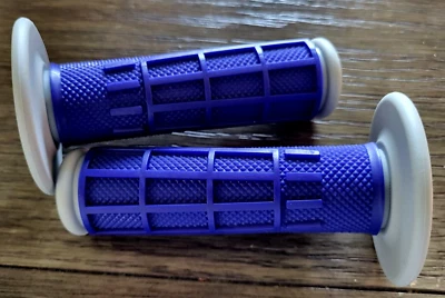 YAMAHA BLUE HANDGRIPS, GRIPS, WR426F, TTR125, TTR230, TTR250, TW200, XT600, TTR - Image 1 of 2