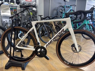 Merida Scultura 8000 - Large 2025 - ex-demo/display bike - Full Warranty - Image 1 of 4