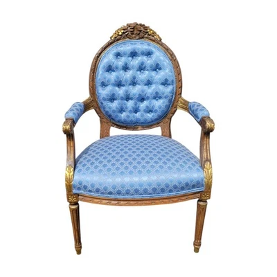 Silla Bergère francesa Luis XVI de nogal de los años 20 tapizada acolchada azul Foto 1 de 4