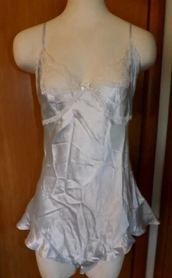 Sexy Camisón Grande De Colección Vajilla para Dormir Azul Claro Satén y Encaje Peignoir MCM Foto 1 de 4