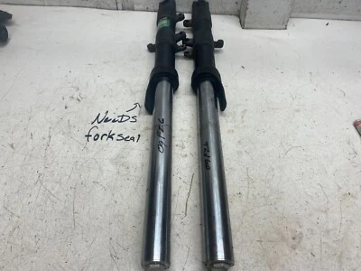 03I23 Juego de horquillas delanteras Yamaha FZ 600 2009 4S8-23102-00-00 4S8-23103-00-00 Foto 1 de 4