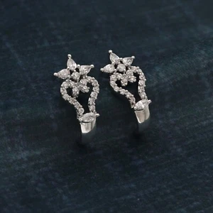Orecchini A Goccia A Forma Di Cuore Eleganti In CZ Con Dettagli In Pavé - Foto 1 di 6