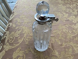 ANTIQUE ENGLISH SINGLE LOCK BOTTLE TANTALUS /DECANTER - BETJEMANN HALLMARKED - Picture 1 of 15