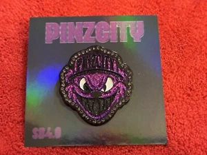 Pinzcity Scare Bear 4.0 lila Glitzer Iced Out schwarz Hut Pin Sippin schmutzig - Bild 1 von 22