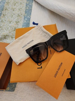 LOUIS VUITTON Sunglasses Z1725W  Black Frame Gold LV Mini Link Square Auth. - Image 1 of 4