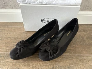 LK bennett Kitten Heel Court Shoes Size 7 In Black Suede, Ideal For Wedding New - Picture 1 of 6