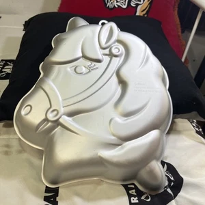 Wilton 2001 Horse Pony Head Cake Pan Mold #2105-1011 - Picture 1 of 8