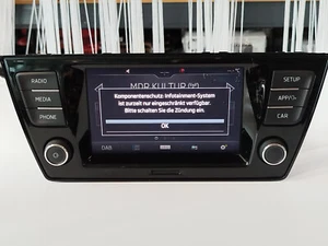 Radio de coche original Skoda Fabia Kombi NJ5 pantalla multifunción 6V0035869H - Imagen 1 de 9