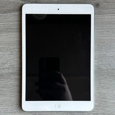 Apple iPad mini 2 a1489 WiFi Silver 16gb - Won’t Charge - - Image 1 of 4
