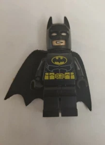 LEGO SH016 DC Super Heroes Batman Minifigura Traje Negro Cinturón Amarillo + Batarang - Imagen 1 de 4