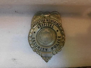 Distintivo ospedale commemorativo Waukesha obsoleto vintage - Foto 1 di 5