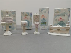 Lot Of 4 Precious Moments Sugar Town Figures *Street Sign*Mailbox*Fence*Bus Stop - Picture 1 of 19