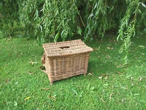 Vintage old wicker fishing basket creel box - Picture 1 of 10