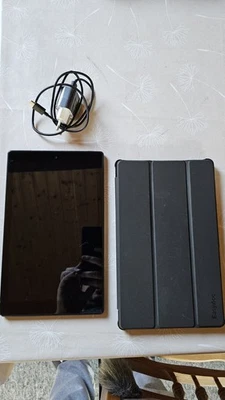 Amazon Fire HD 10 (9th Generation) 32GB, WLAN, 10,1Zoll - Schwarz mit... - Bild 1 von 4