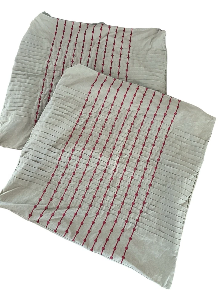 "2 fundas de almohada cuadradas NATORI flor de cerezo gris con bordado granate 25"" X 24" Foto 1 de 4