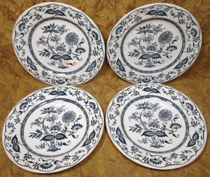 4 vintage ROYAL CHINA USA Cavalier Ironstone BLUE ONION 10" dinner plates - Picture 1 of 5