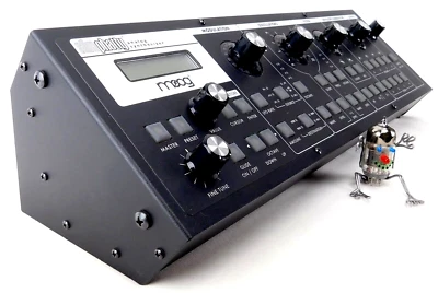 MOOG Slim Phatty Analog Synthesizer Desktop +Fast Neuwertig +OVP + 1,5J Garantie - Bild 1 von 4