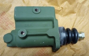 Brake Master Cylinder 2.5 ton Duece M35 M35A2 12368254, 2530-00-753-9267 - Picture 1 of 3